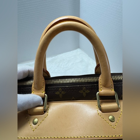 100% Authentic LOUIS VUITTON Monogram Evasion Sports/Travel Bag - Picture 9 of 13